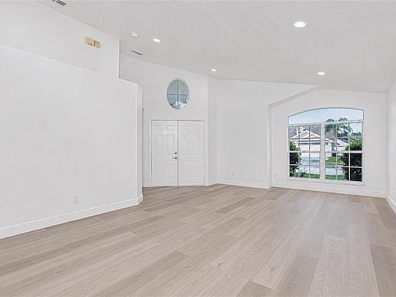 4th image of 2039 Shannon Lakes Blvd