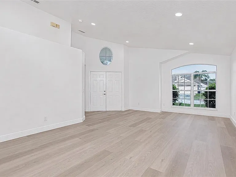 2039 Shannon Lakes Blvd — Photo 4