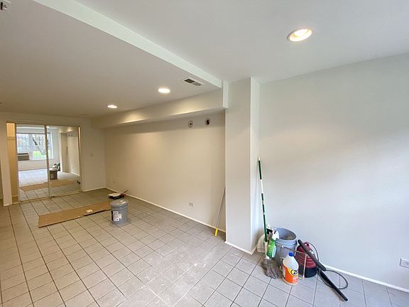 5th image of 5528 N Kenmore Ave #G4