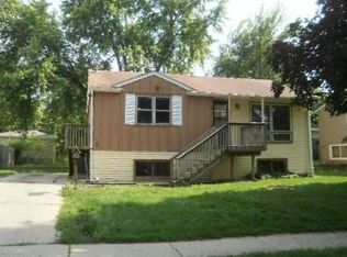 735 Southwind Dr, Carpentersville, IL