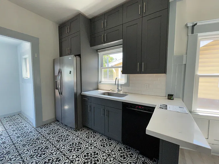 5814 Shattuck Ave #B — Photo 10