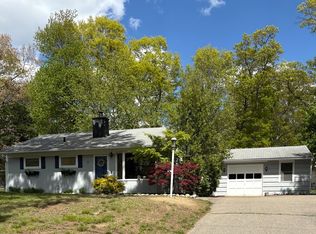 3 Crestwood Ave, Plainville, MA 02762