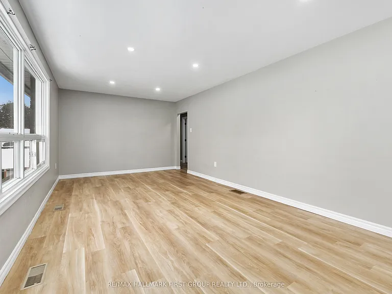 176 Sydenham St #UPPER — Photo 14