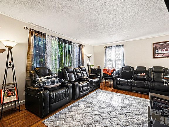 2nd image of 102 Azalea Rd