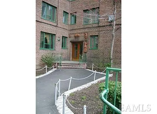 Sold by BSRG Realty | media 2