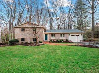 7925 Robison Rd, Bethesda, MD 20817