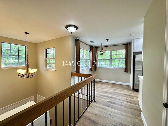 5th image of 1445 Club Dr