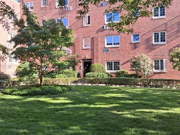 3rd image of 30 Saint Paul St APT 5