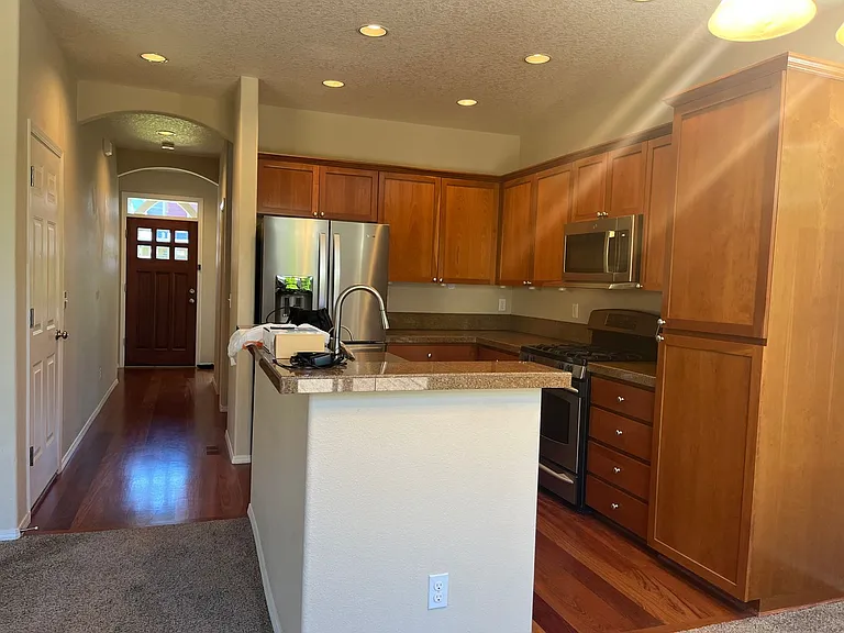 473 NE 61st Pl — Photo 3