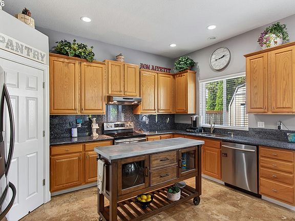 3rd image of 16712 NE 10th St