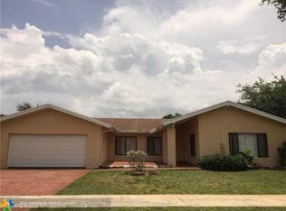 864 NE 205th Ter, Miami, FL 33179