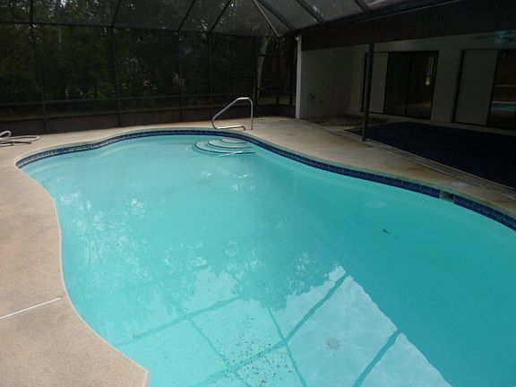 4th image of 32 Patricia Dr