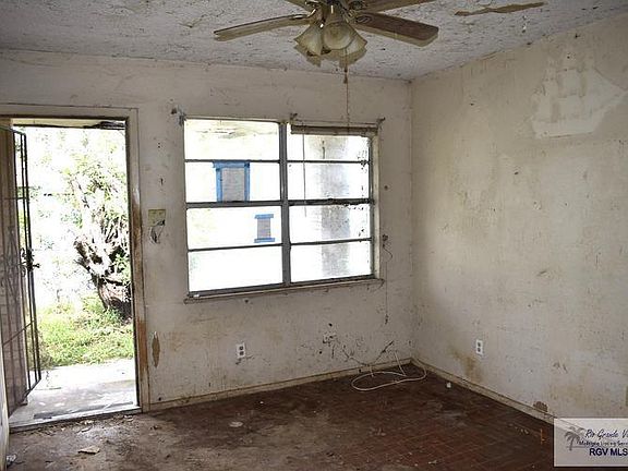 3rd image of 925 Monterrey St