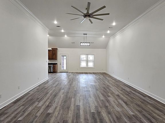 4th image of 610 Airport Rd