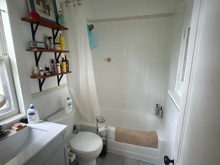 622 5th St SE #2 — Photo 8