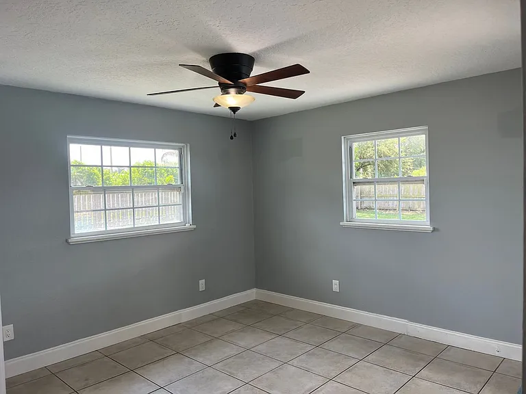 375 Carrousel Ct — Photo 11