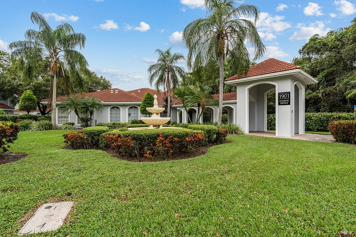 Cypress Shores — Photo 1