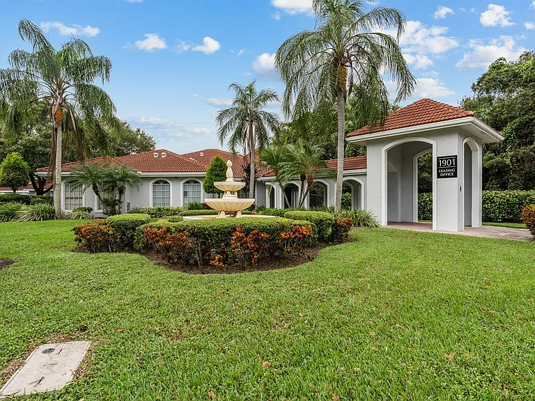 Cypress Shores — Photo 1