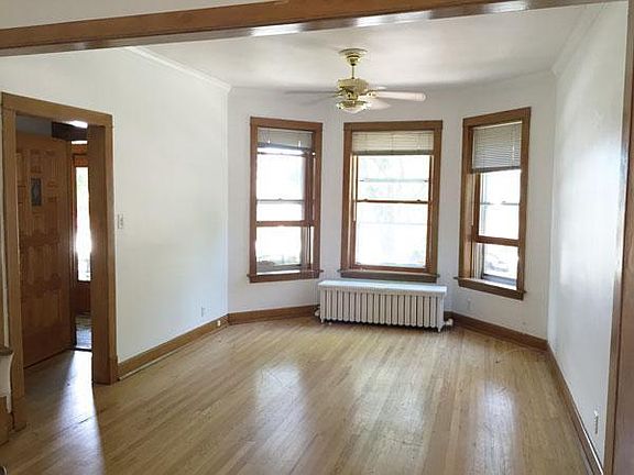 3rd image of 1543 W School St #1