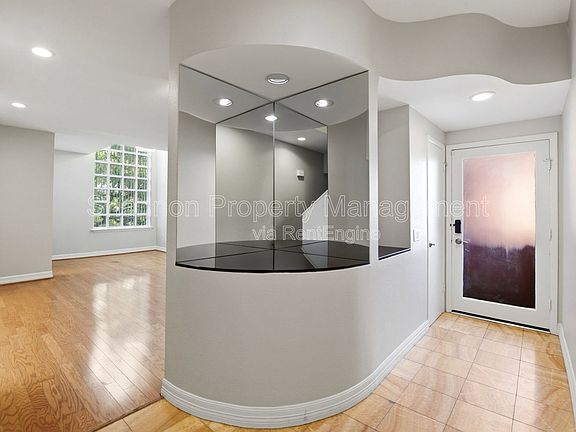 4th image of 4004 Montrose Blvd APT 43C