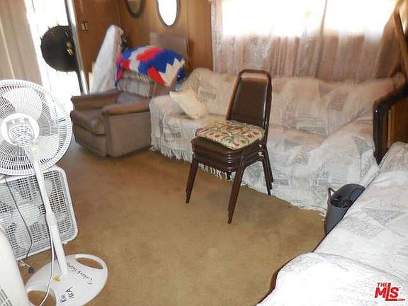 3rd image of 835 E 88th Pl