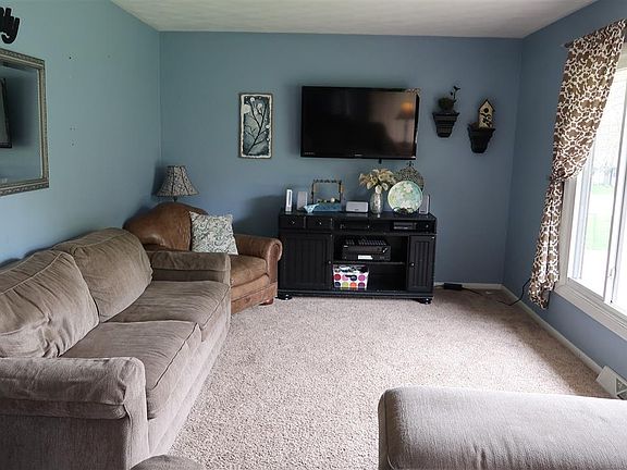5th image of 21590 Horseshoe Ct