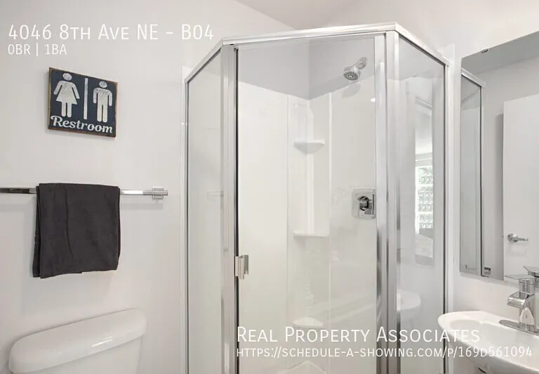 4046 8th Ave NE #B04 — Photo 5