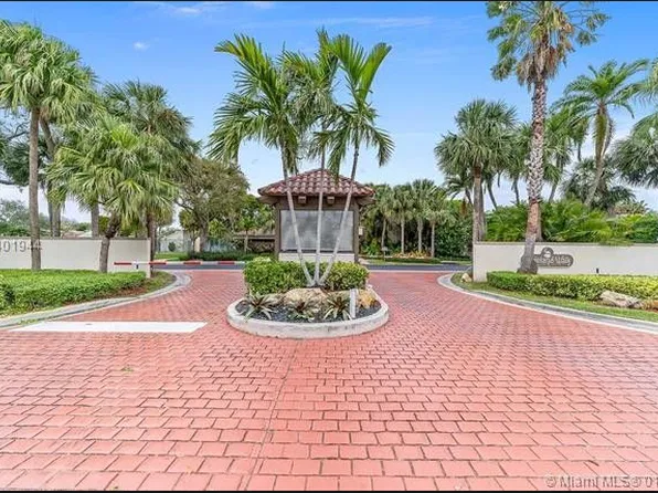 8700 SW 79th Pl, Miami, FL 33143