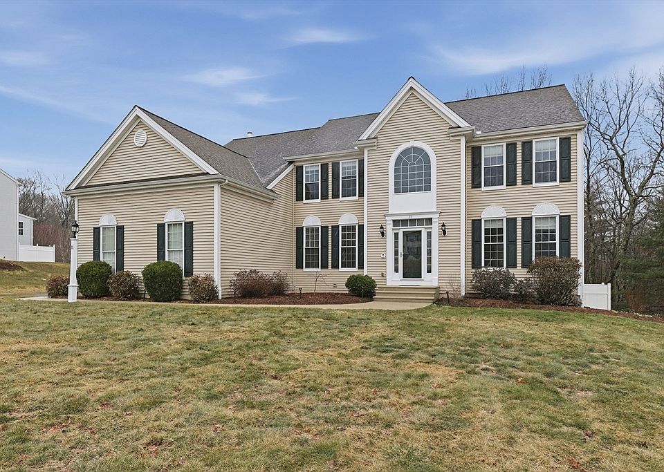 1st image of 11 Howarth Dr