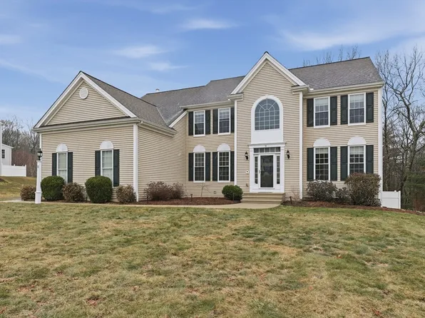 11 Howarth Dr, Upton, MA 01568