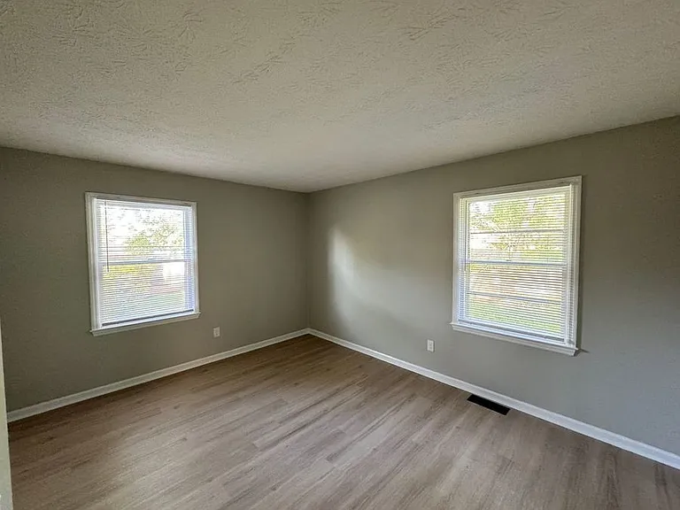 105 Astor Pl — Photo 5