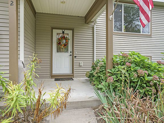 4th image of 372 Elm St
