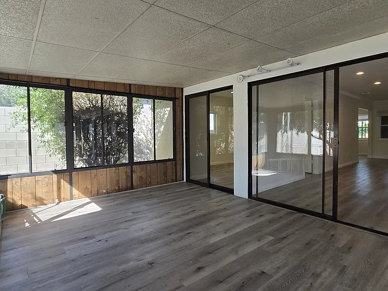 521 N Vermont Ave — Photo 14