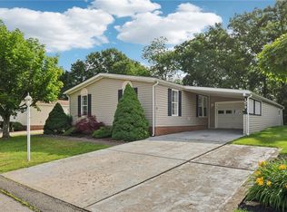 159 Rock Lake Dr, Zelienople, PA 16063