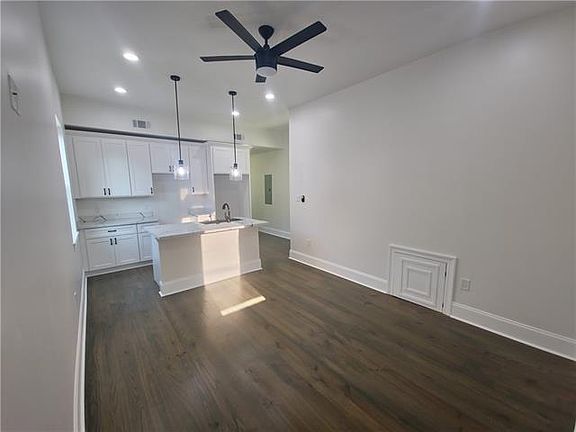 3rd image of 2537 Frenchmen St
