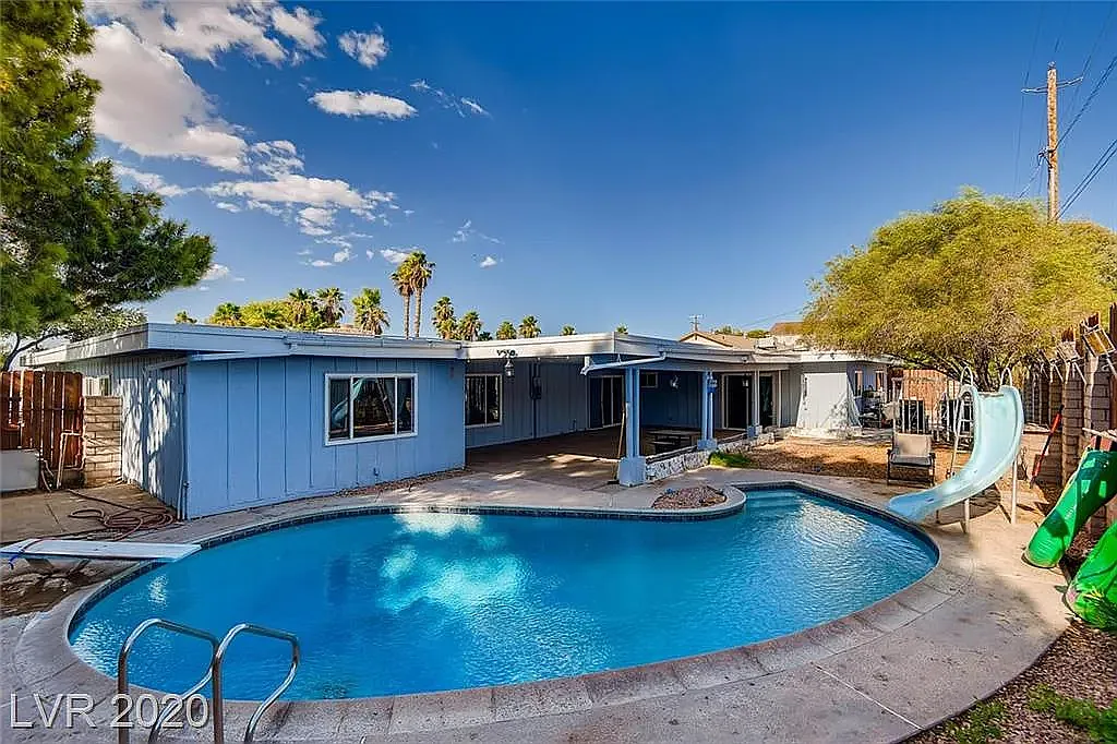 6 bed, 3314 sqft, $1,500 — Photo 2