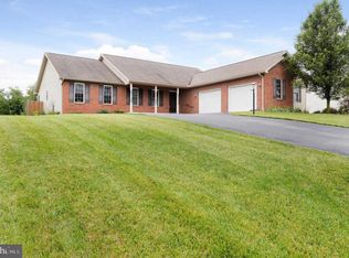 926 Lindia Dr, Chambersburg, PA 17202