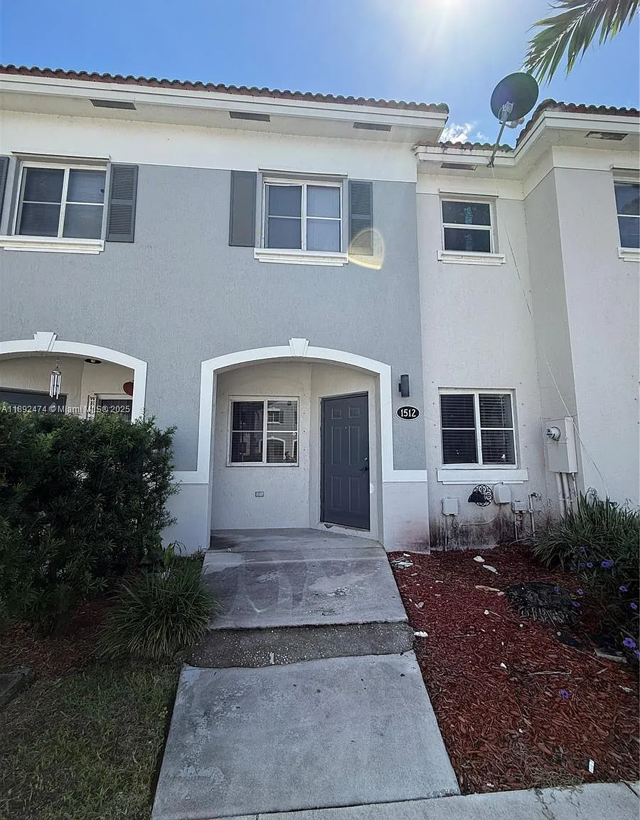 Venetia Grove — Photo 1