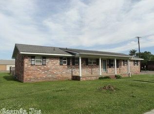 911 S 7th St, Paragould, AR 72450