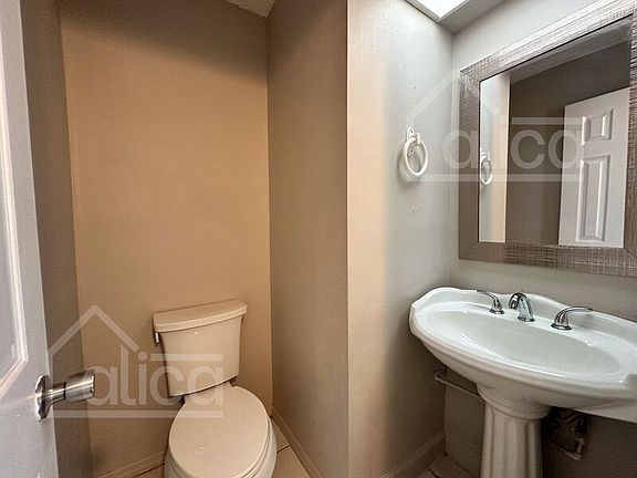 5th image of 3282 Oak Lake Pl