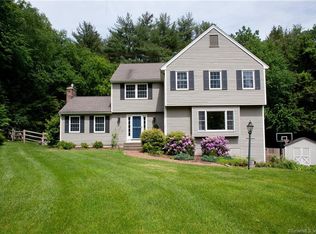 10 Browngate Ln, Simsbury, CT 06070