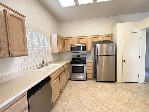 5th image of 482 Dalgreen Pl