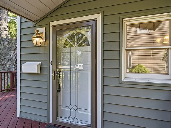3rd image of 126 S Lodge Ln