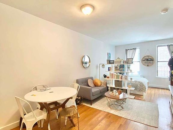 2nd image of 1819 2nd Ave #3R