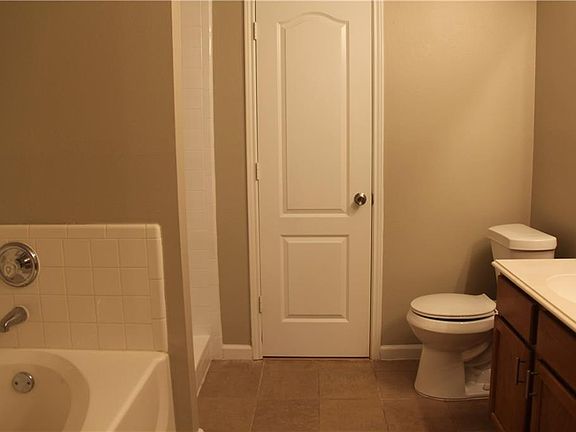 5th image of 4305 Onyx Dr