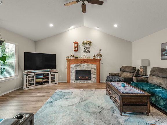 4th image of 11005 SE 54th Pl