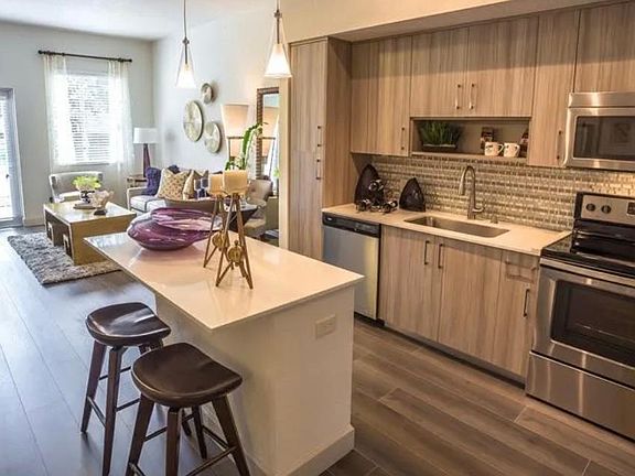 5th image of 806 N Olive Ave #801