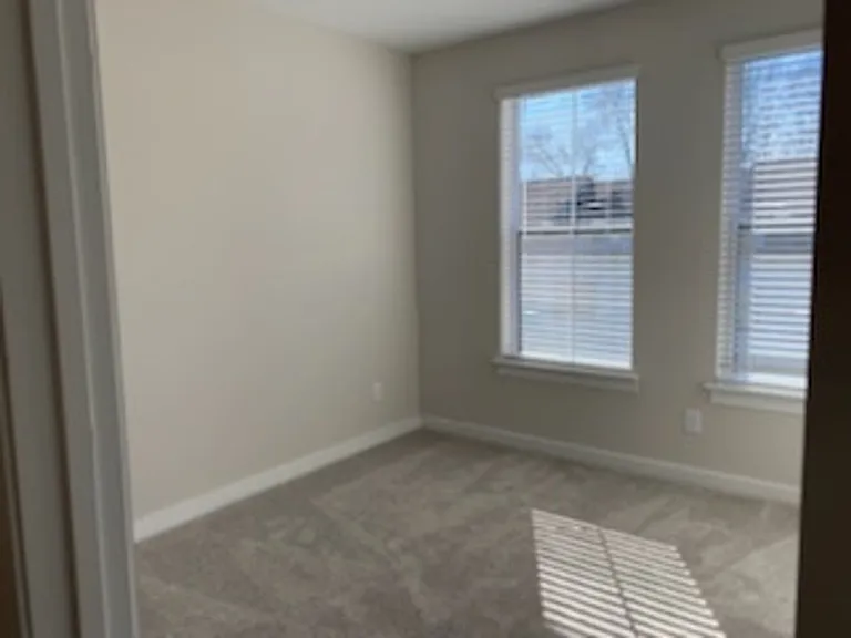 840 Kenway Ave — Photo 12