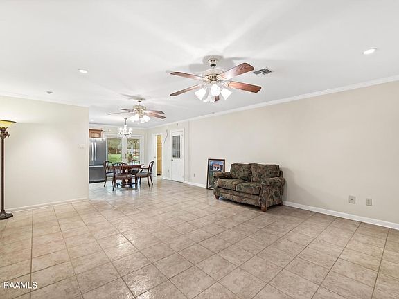 5th image of 211 Claudia Dr