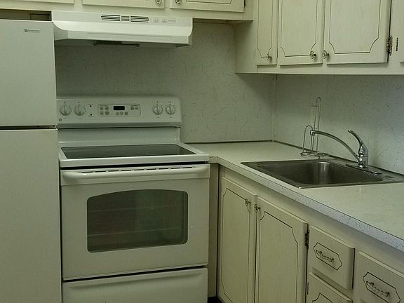 3rd image of 215 Chatham E #191